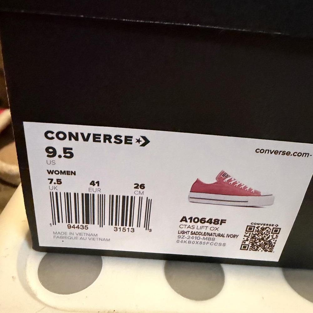 Converse Women's Light Pink Sneakers